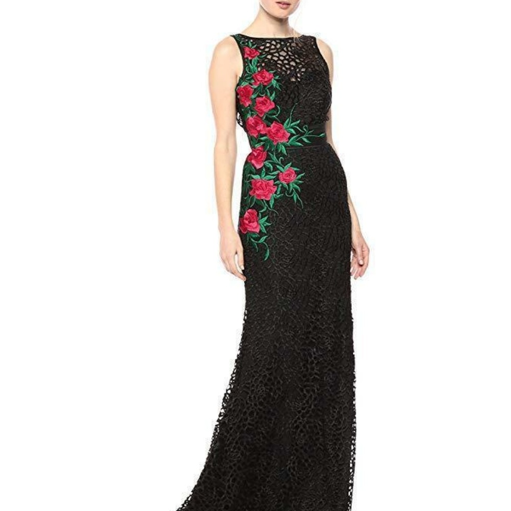 MAC DUGGAL Embroidered Applique Lace Formal Gown